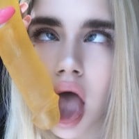 Порнозвезда HelloElly
