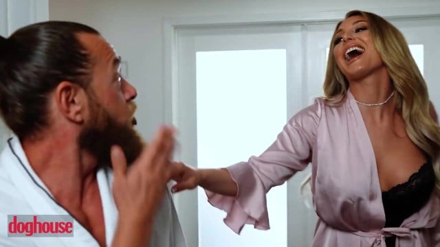 Массажистка в халатике оказалась слабой на передок