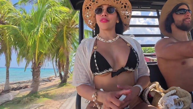 Проезжал мимо пляжа и подцепил ебливую латинку