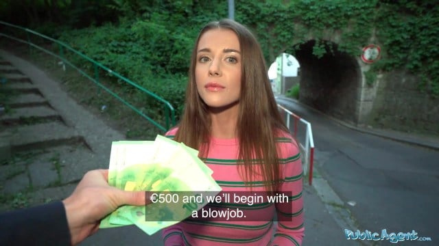 Студенка философии отсосала у незнакомца в подворотне за 500